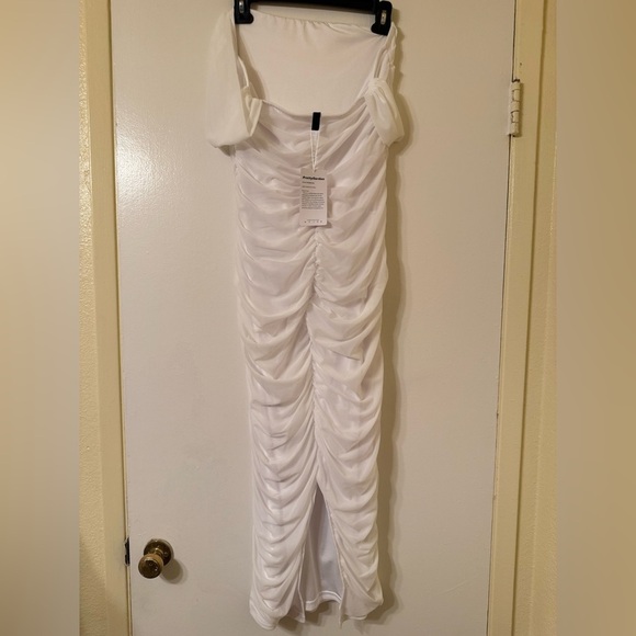 Chic Off-Shoulder White Maxi Skirt - Picture 2 of 3